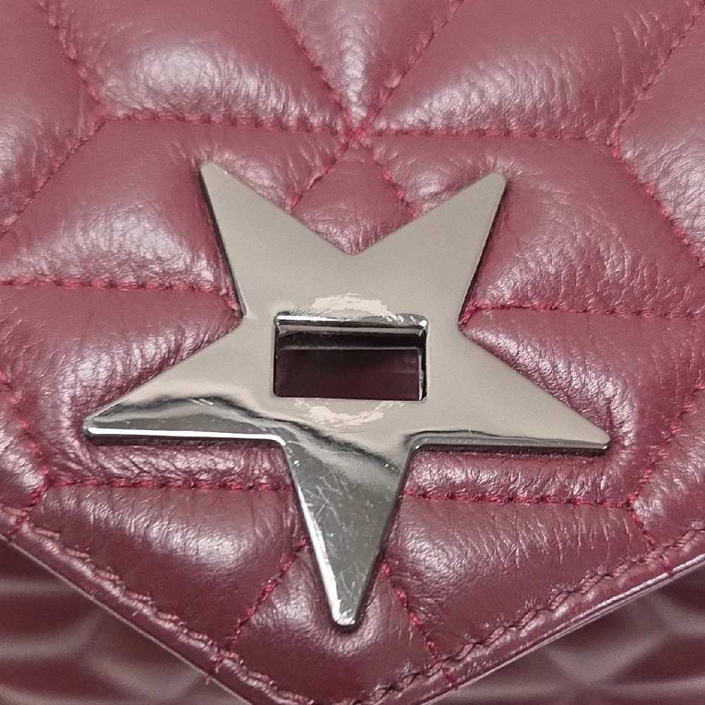 Chic Quilted Shoulder Bag in Rich Burgundy - Picture 6 of 8